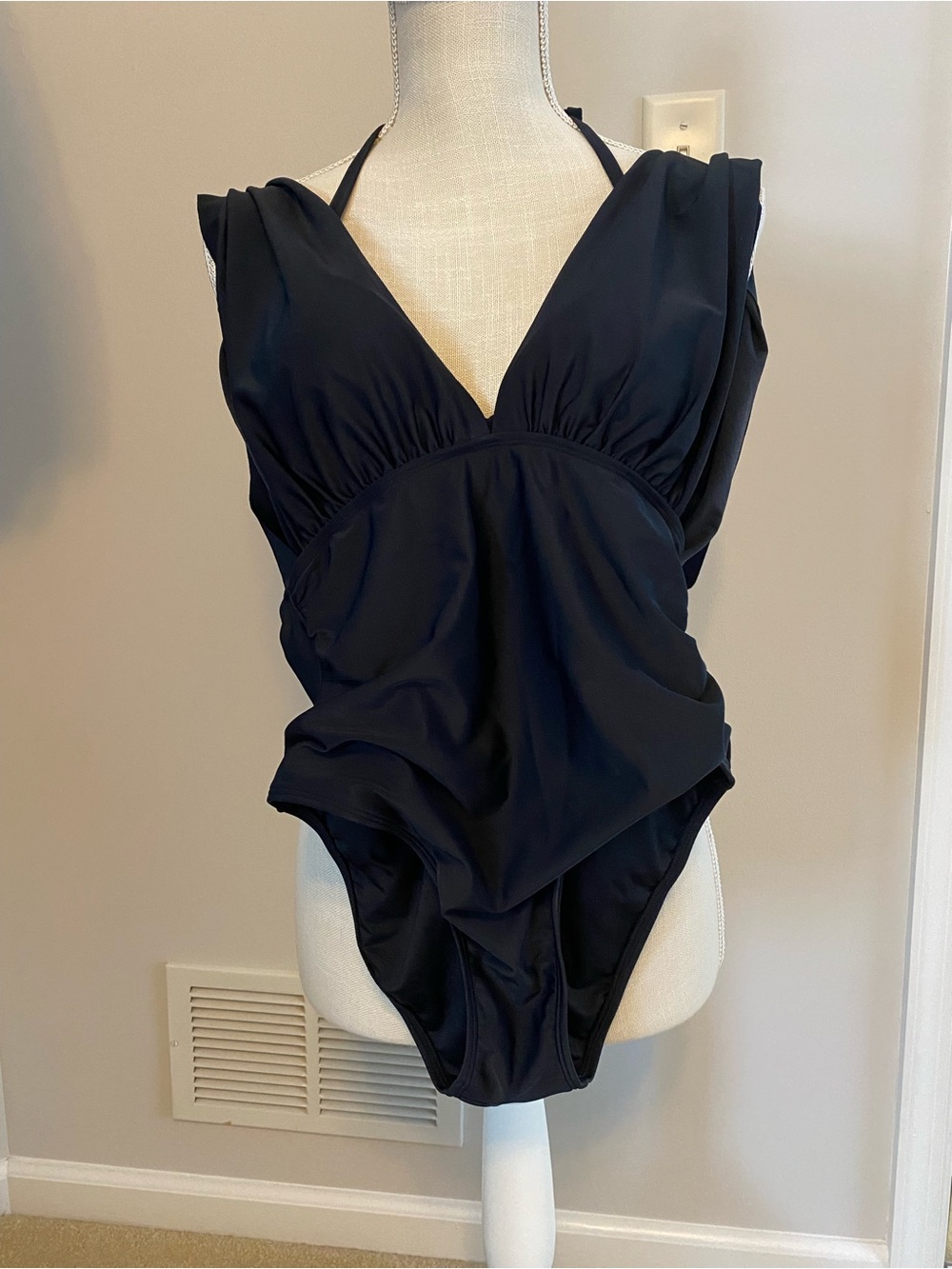Cupshe Black Womens' Two-Piece Swimwear with Twist Front - Picture 9 of 10